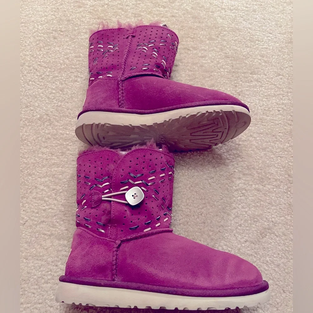 UGG Bailey Button - Picture 1 of 6